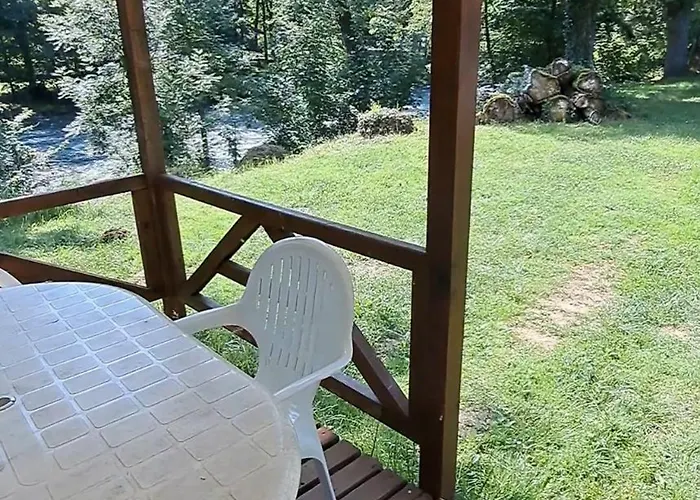 Bord De Riviere 营地